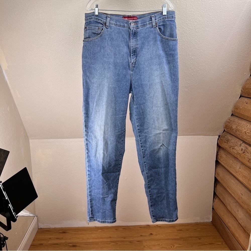 LEVI’S 550 CLASSIC RELAXED STRETCH JEANS. Size 16M. No rips tears in material